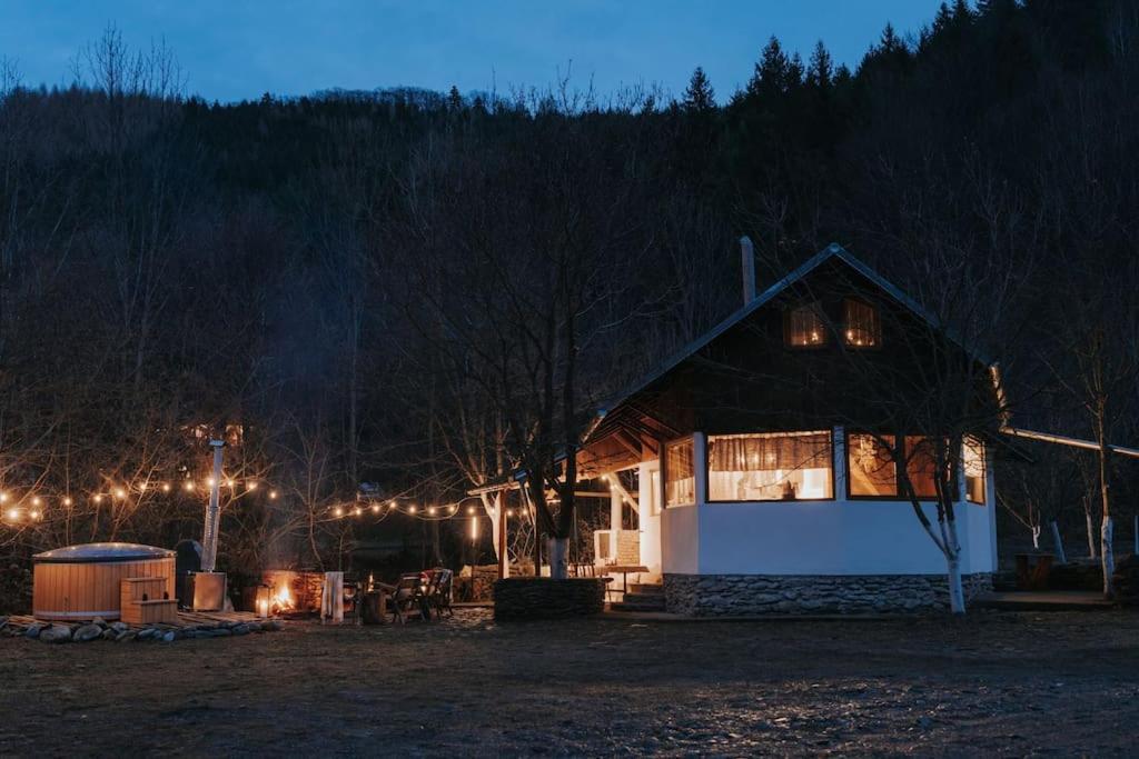 Biniste -Tiny House By The River Dejani Экстерьер фото